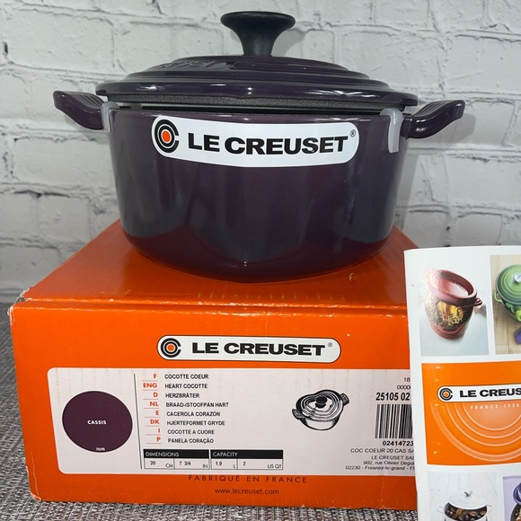 Le Creuset Heart Dutch Oven - Picture 6 of 6
